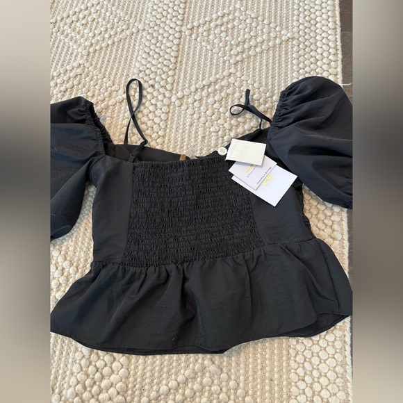 WAYF, The Edit by Emma Rose, black shirt with puff sleeves - Picture 9 of 10